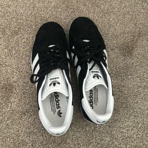 Adidas gazelle. Worn once. Like new.